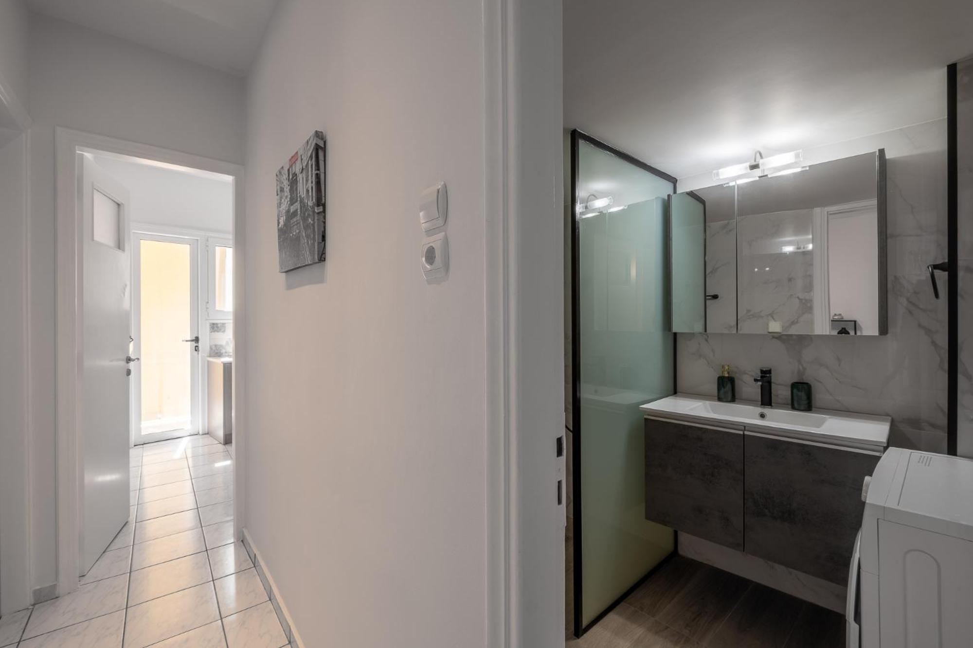 Lovely And Modern 3Bd Apartment Close To Ampelokipoi Metro アテネ エクステリア 写真